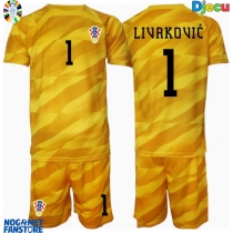 Hrvatska Dominik Livakovic #1 Golmanski Domaci Dres za djecu EP 2024 Kratak Rukav (+ Kratke hlače)